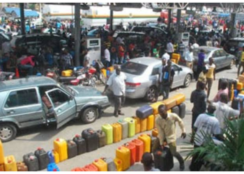 Fuel Scarcity: Lagos Warns Motorists Against Indiscriminate Parking