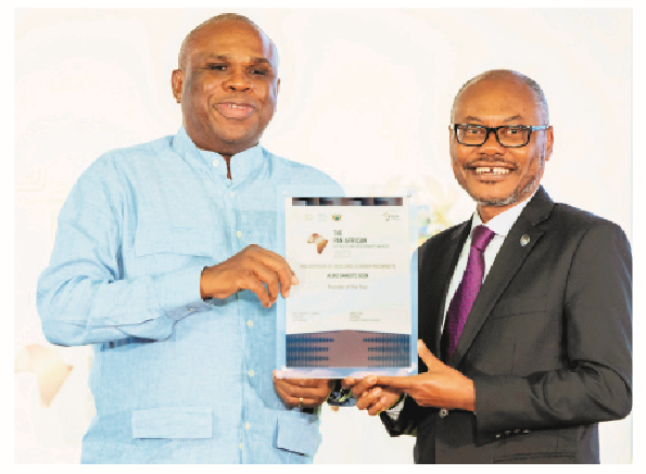 $19bn Petrochemicals Plant Earns Aliko Dangote Afreximbank‘s Award 1 President of the African Export–Import Bank, Dr. Benedit Oramah presenting the award the group managing director, Dangote Industries Limited, Olakunle Alake