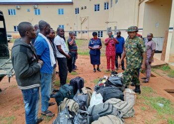 Soldiers Arrest 12, Intercept Vessel Conveying Crude Oil 