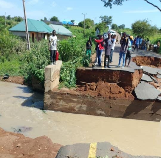 Bridge Linking Kwara Varsity To State Capital City CollapsesĀ 1 IMG 20230719 WA0116