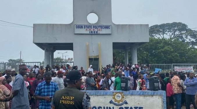 Protesters barricade the entrance of the Osun State Polytechnic, Iree, on Tuesday.