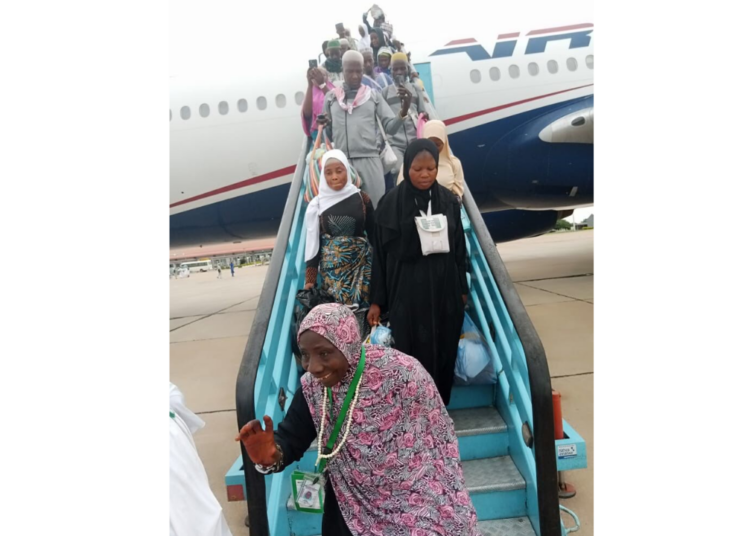 Kwara pilgrims arriving from Saudi Arabia at Ilorin International Airport on Saturday. Photo by Abdullahi Olesin, Ilorin.