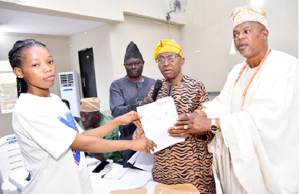 Dangote: Empowering Host Communities’ Students Through CSR 1 L-R: Student of Olabisi Onabanjo University Ago Iwoye, Fashina Faderera Sherifat, receiving her award cheque from general manager, community relation, Dangote Project, Pastor Joseph Alabi; director, Human Assets Management, Dangote Projects, Ebenezer Fola Ali, and Sopen Ilukale of Oke Sopen Ijebu- Igbo, Oba Mufutau Adesesan Yusuf, at The Dangote Granite Mines’ presentation of students scholarship awards to hosting communities in Ijebu-Igbo Ogun State, at the weekend