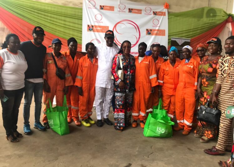 Foundation Rewards Lagos Street Sweepers With Cash