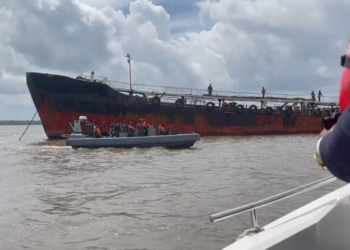 Navy Boat Escorting Vessel With Stolen Crude Intercepted In Delta