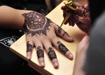 How To Become A Henna Artist