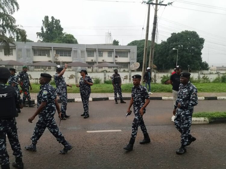 Kwara State commisioner of Police, Ebunoluwaritimi Adelesi, leading policemen to maintain law and order along Ahmadu Bello Way, leading to the Government House, Ilorin on Wednesday. Photo by Abdullahi Olesin, Ilorin.