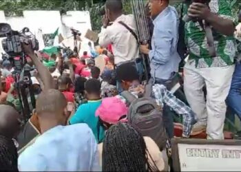 BREAKING: Workers Break National Assembly Gate, Storm Complex To Protest Fuel Subsidy Removal 