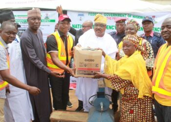 Flood: NEMA Distributes Relief Materials To Victims In Kwara 
