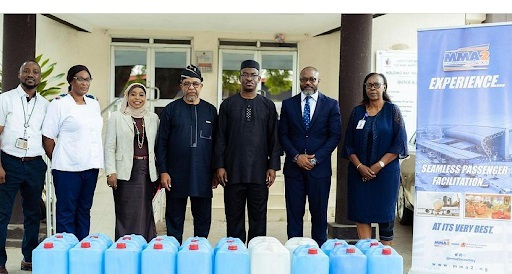 Bi-Courtney Donates Sanitisers To Lagos Teaching Hospital 1 Lasuth