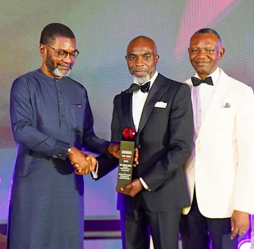 Fomer Minister and ex-Director-general, Nigerian Economic Summit Group (NESG), Frank Nweke (left), and the Publisher, Businessday Newspaper, Frank Aigbogun (right), presenting the 2023 Top 25 CEOs Award to the MD/CEO of Wema Bank Plc, Moruf Oseni, at the Awards ceremony held in Lagos over the weekend.
