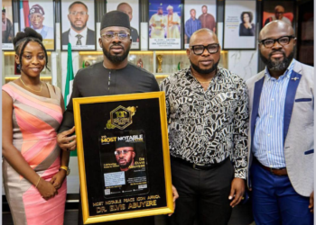 Skyewise Group GMD Bags Peace Icon Award