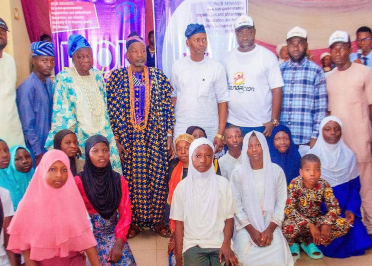 The scholarships award recipients in a group photograph with guests during the closing ceremony of the summer school organised by Offa Students Union in Kwara State. Photo by Abdullahi Olesin, Ilorin.