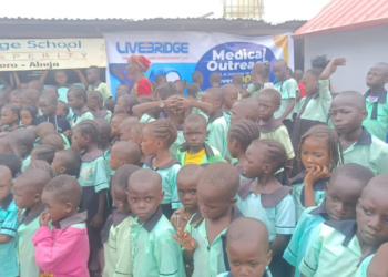 Livebridge Feeds Abuja IDPs As 1,000 Get Medicare, 280 Pupils Receive Learning Aids