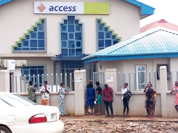 Stranded bank customers and lawyers at the Ebonyi State Judicial Complex Abakaliki.