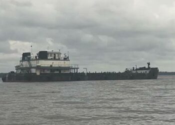 Navy Intercepts 8 Suspected Oil Bunkerers On Lagos Water