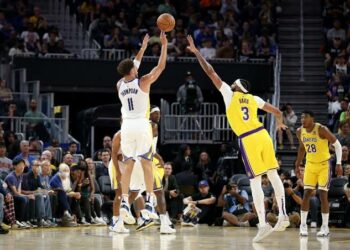 NBA: Golden State Warriors Take On LA Lakers In First Pre-Seson Game   