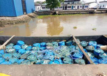 Navy Intercepts 90 Drums Of Stolen PMS Worth N15m In Lagos