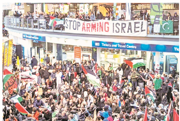 Gaza War Puts Freedom Of Speech Under Strain 1 Pro Palestine supporters at Manchester Piccadilly station