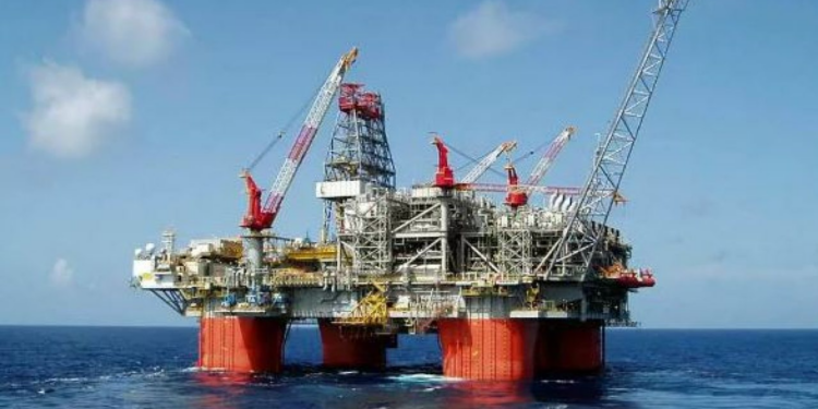Oil Heads For Weekly Gains On Colder Weather
