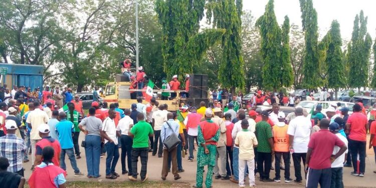 NLC, TUC Block Abuja Airport Entrance, Demand Suspension Of Flights To Imo
