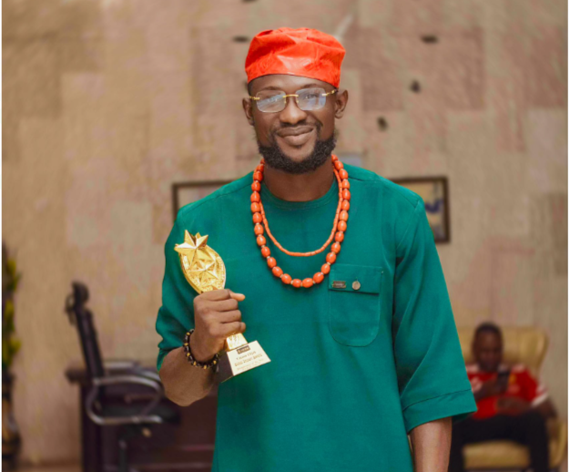 Elijah Bags 2023 Entrepreneur Of The Year Award At Global Impact 1 elijah