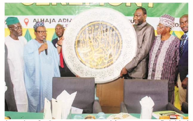 Support Govt Initiatives To Revive Education, Nigerians Urged 1 The pro-chancellor/chairman, Governing Council of Summit University Offa, AbdulRafiu Adisa Ebiti presenting a gift to the
representative of Borno State governor and guest lecturer, Prof. Usman Tar, during the institution's maiden convocation lecture in Offa Kwara State. Besides are other dignitaries at the event.