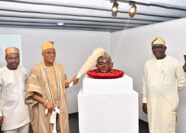 L-R: Former chairman, Asset Management Corporation of Nigeria (AMCON) and APC chieftain, Dr. Muiz Banire, presenting the Gani Fawehinmi Impact Award plaque to The Whistler publisher, Chief James Ume, in Lagos, recently.