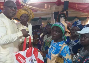 Cleric Foresees Brighter Days For Nigeria In 2024, Distributes Food To Widows