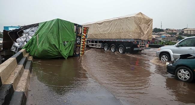 Truck Carrying Bottled Water Falls, Causes Gridlock On Jos-Abuja Highway 1 IMG 4058