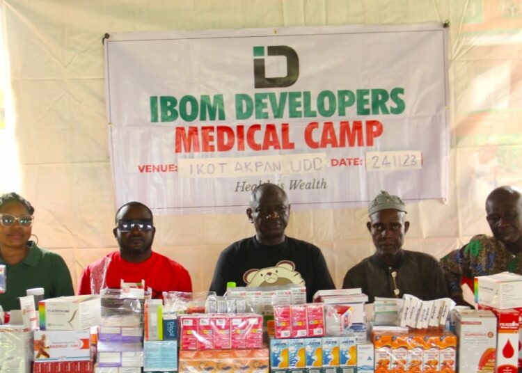 Dignitaries at the medical outreach programme.