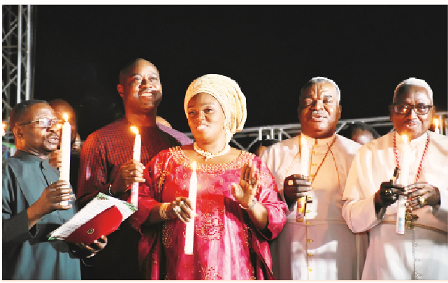 2023 Has Been Tough Economically, Says Makinde 1 L-R: Former president, Christian Association of Nigeria, Rev. (Dr) Supo Ayokunle; Oyo State Governor Seyi Makinde; his wife, Tamunominini; Prelate, Methodist Church Nigeria, Bishop (Dr) Oliver Ali Aba and former Prelate, Bishop Sunday Makinde, during the Oyo State Government 2023 Christmas Carol Service and Nine Lessons, held at the front of Government House, Agodi, Ibadan at the weekend. PHOTO BY OYO GOVERNOR MEDIA UNIT