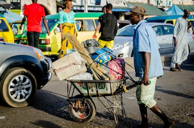 Wheelbarrow Pusher Stabs Tax Collector To Death Over N50 Levy, Kills Self 1 wheelbarrow pusher