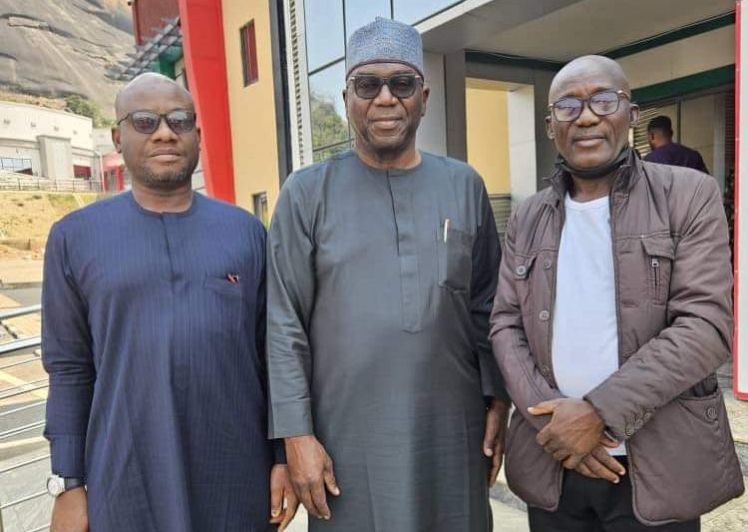 Kwara Gov Visits Al-Kadiriyah Family, Tasks Security Agents To Arrest Abductors 1 Kwara State governor, AbdulRahman AbdulRazaq (middle) with the Al-Kadiriyahs in Abuja during the governor's visit to the family, on Wednesday.