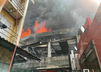 JUST IN: Section Of Mandilas Market In Lagos On Fire