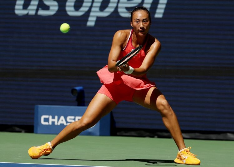 Tennis - U.S. Open - Flushing Meadows, New York, United States - September 6, 2023 China's Qinwen Zheng in action during her quarter final match against Belarus' Aryna Sabalenka REUTERS/Brendan Mcdermid