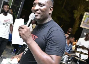 200,000 Worshippers Attend Fufeyin’s Crossover Service, Get N100m Largesse