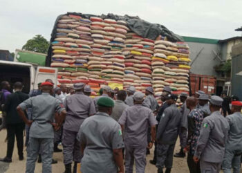 Hardship: Nigerians Storm Customs’ Office For Subsidised Rice