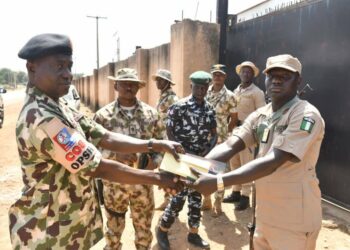 Army Officers Honoured For Rejecting N1.5m Bribe From Cattle Rustlers    