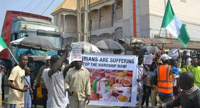 Hardship: Fresh Protest Erupts In Niger After Arrest Of 25 People 1 Suleja