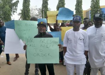Edo APC Primaries: Idahosa Leads Protest To Party Hqrts, Threatens Court Action
