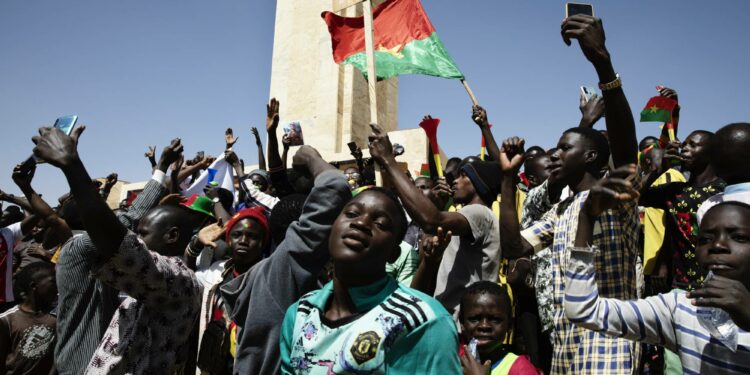 Crowds gather in the main plaza in Ouagadougou, Burkina Faso, a day after the military announced their takeover on state television, Jan. 25, 2022. Burkina Faso this week joined a list of countries that have recently experienced military takeovers — most plagued by insecurity, poor governance and frustrated youth. But there’s no one-size-fits-all explanation. (Malin Fezehai/The New York Times)