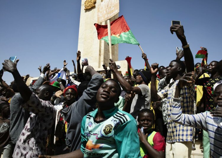 Crowds gather in the main plaza in Ouagadougou, Burkina Faso, a day after the military announced their takeover on state television, Jan. 25, 2022. Burkina Faso this week joined a list of countries that have recently experienced military takeovers — most plagued by insecurity, poor governance and frustrated youth. But there’s no one-size-fits-all explanation. (Malin Fezehai/The New York Times)