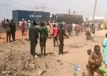 Hungry Nigerians Loot Truckload Of Spaghetti