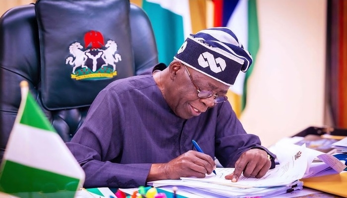 Tinubu’s Executive Orders Moving Oil, Gas Industry Forward – IPPG 1 Bola Tinubu signing