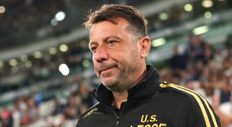 Roberto D'Aversa Head coach of US Lecce reacts prior to kick off in the Serie A TIM match between Juventus and US Lecce at Allianz Stadium on September 26, 2023 in Turin, Italy. (Photo by Jonathan Moscrop/Getty Images)