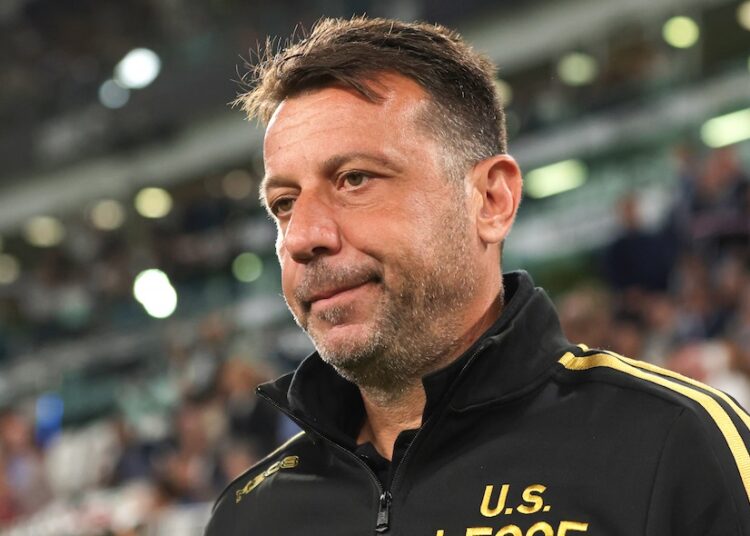 Roberto D'Aversa Head coach of US Lecce reacts prior to kick off in the Serie A TIM match between Juventus and US Lecce at Allianz Stadium on September 26, 2023 in Turin, Italy. (Photo by Jonathan Moscrop/Getty Images)