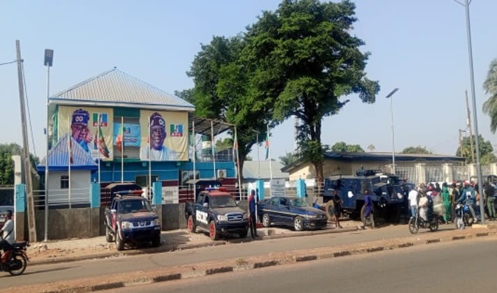 Security Personnel Take Over APC Secretariat In Benue 1 Minister