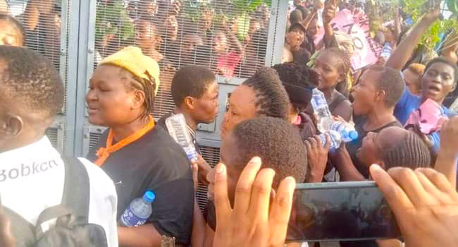 Protesters Cause Flight Disruptions At Port Harcourt Airport 1 Protesters