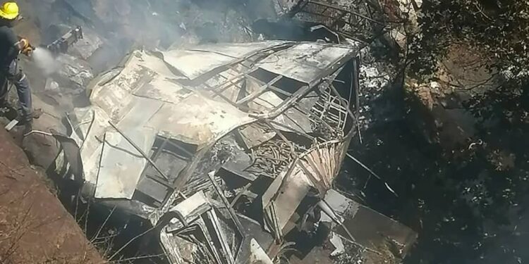 A bus carrying Easter worshippers fell off a cliff, killing 45 people in the Mamatlakala mountain pass between Mokopane and Marken in South Africa, on Thursday. Credit: Limpopo Transport Department